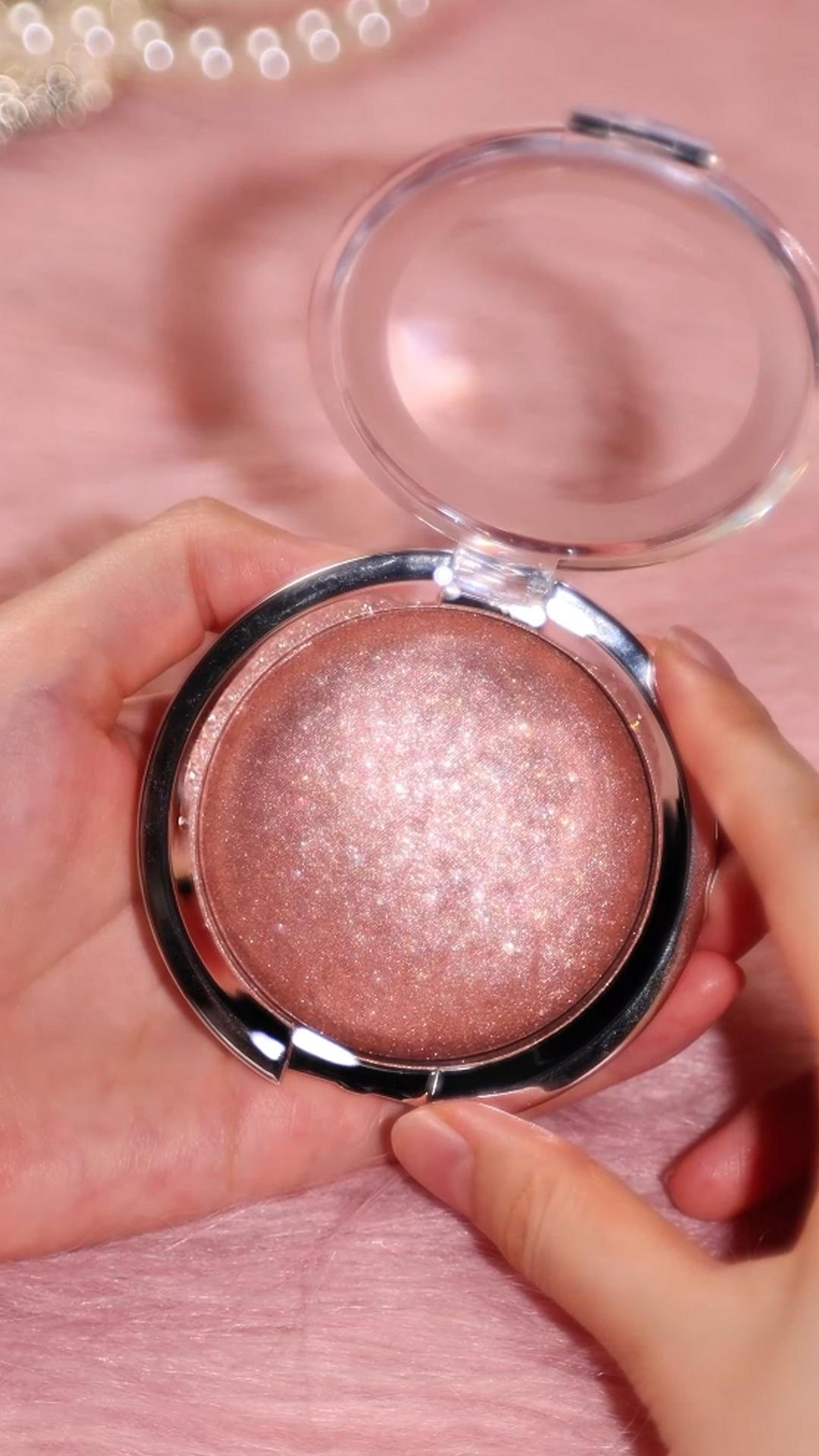DE’LANCI 10-Color Highlighter  – Multi-Dimensional Glow, Long-Lasting Shimmer for Face & Body