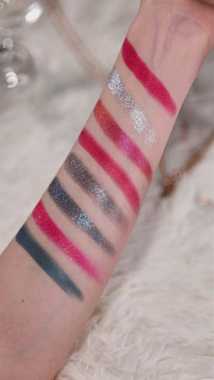 DELANCI Warcraft Illusion 15-Color Red & Black Pigment Eyeshadow Palette