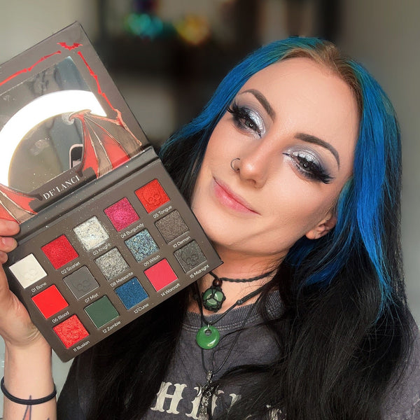 DELANCI Warcraft Illusion 15-Color Red & Black Pigment Eyeshadow Palette
